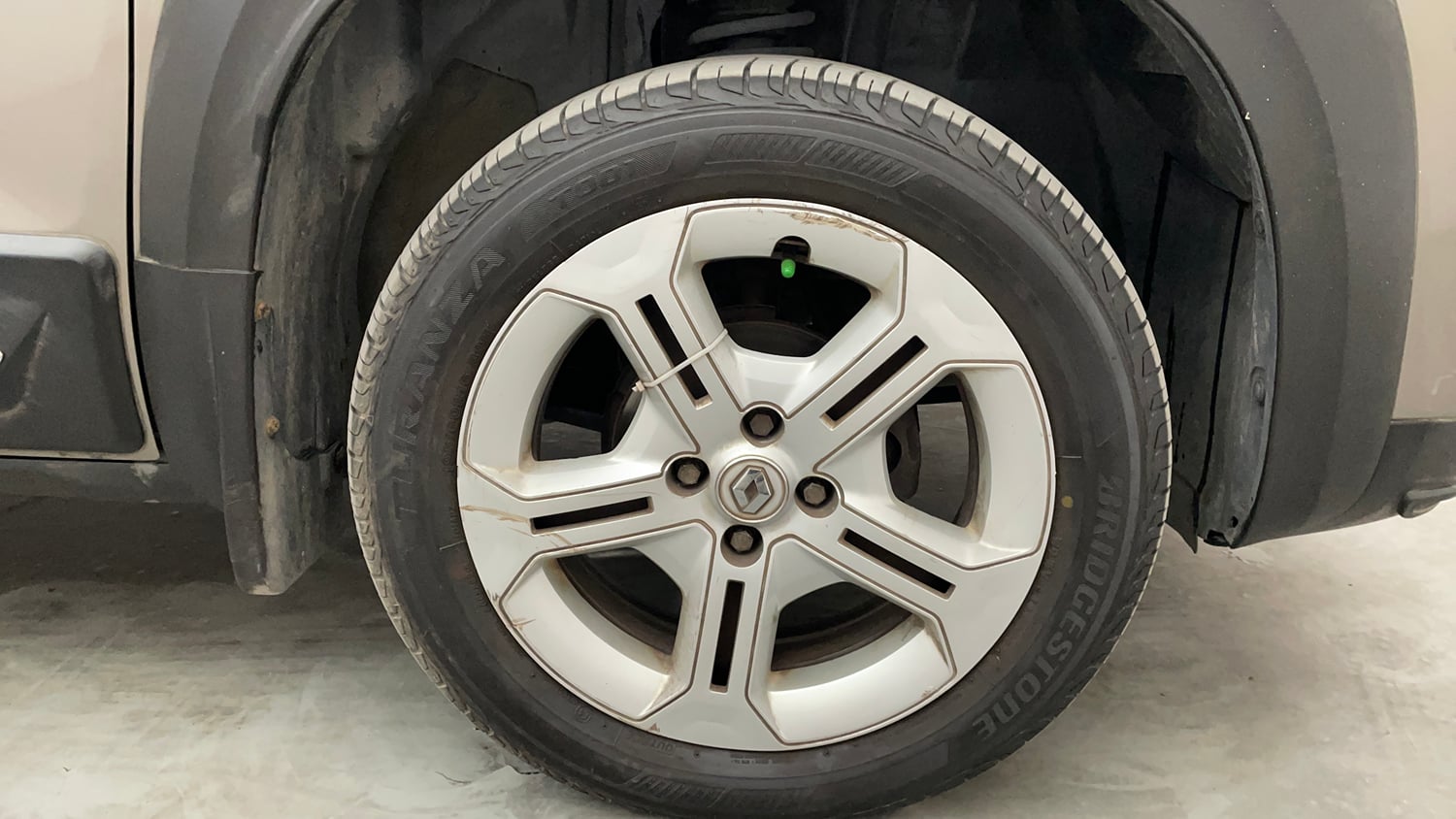 Used 2021 Renault Kiger RXT 1.0 Turbo MT Petrol Manual tyres RIGHT FRONT TYRE RIM VIEW