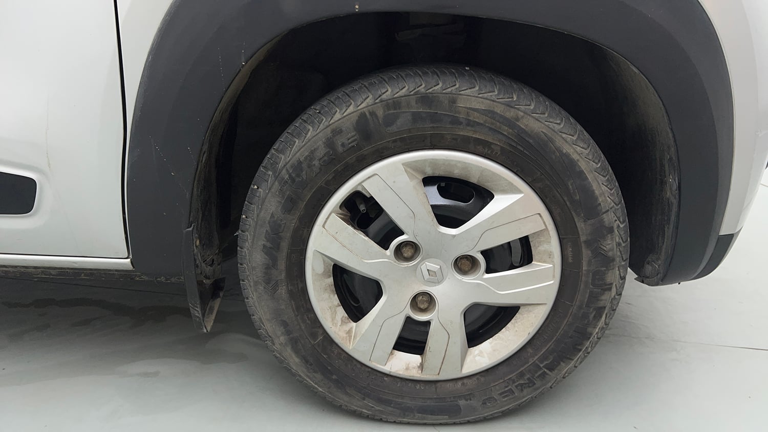 Used 2019 Renault Kwid RXL Petrol Manual tyres RIGHT FRONT TYRE RIM VIEW