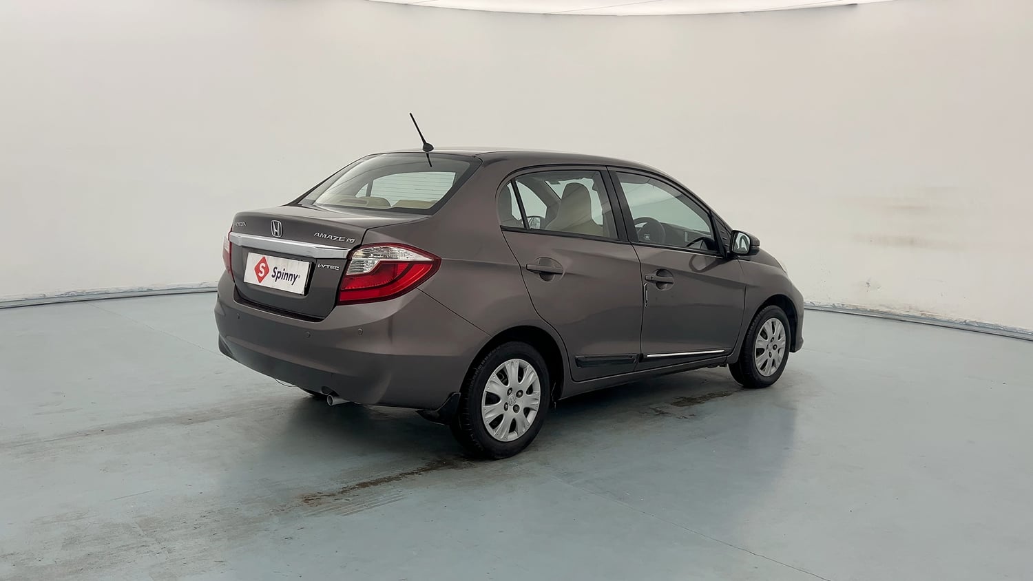Used 2016 Honda Amaze 1.2 SX i-VTEC Petrol Manual exterior RIGHT REAR CORNER VIEW