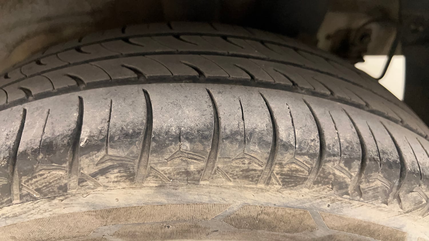 Used 2018 Hyundai Grand i10 Magna 1.2 Kappa VTVT Petrol Manual tyres LEFT REAR TYRE TREAD VIEW
