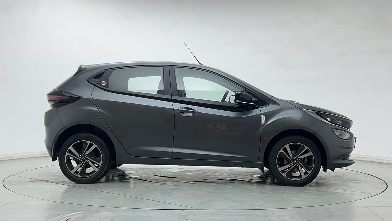 Used 2025 Tata Altroz XZA Petrol Petrol Automatic exterior RIGHT SIDE VIEW