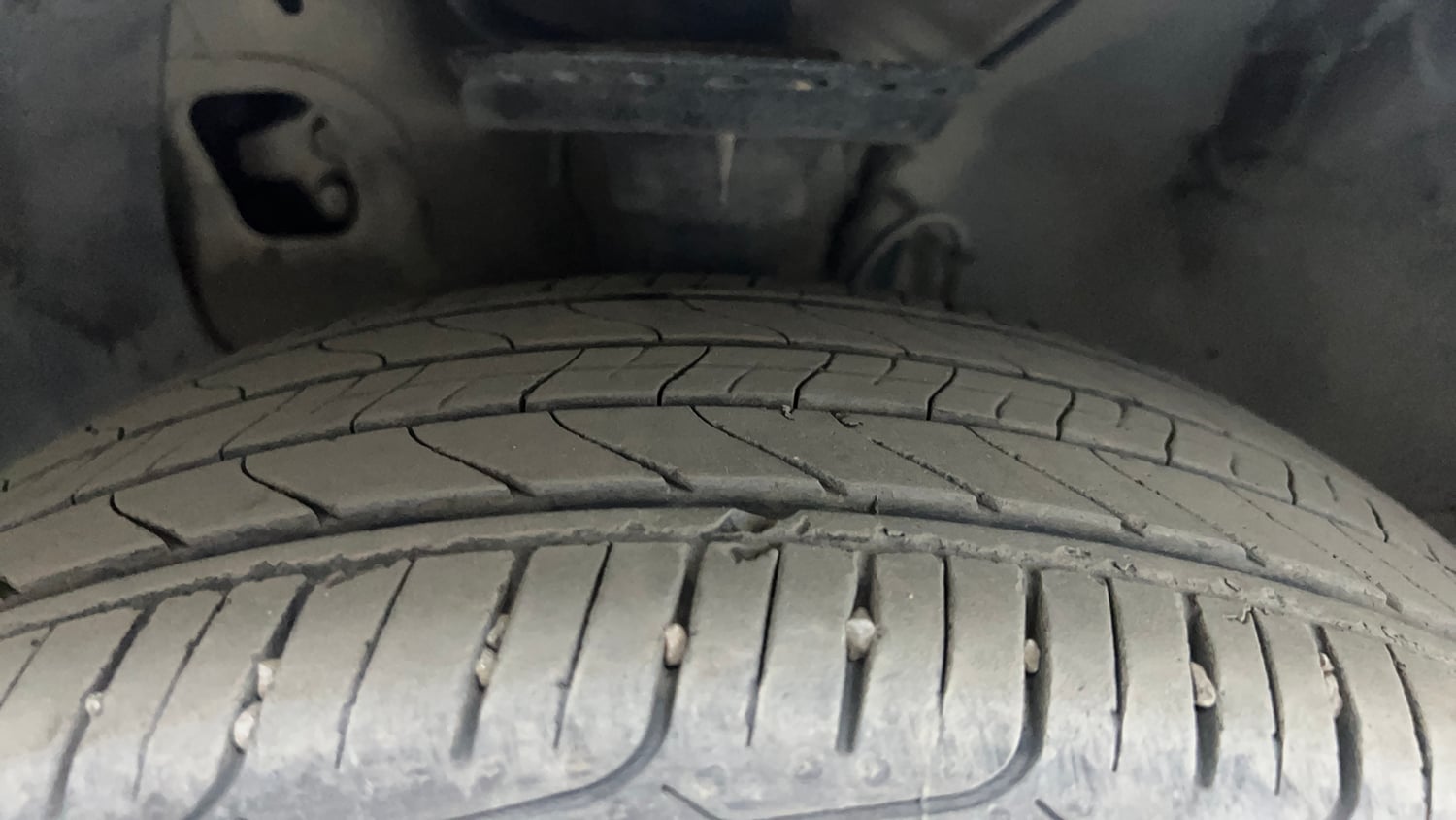 Used 2015 Hyundai Elite i20 Asta 1.2 Petrol Manual tyres LEFT FRONT TYRE TREAD VIEW