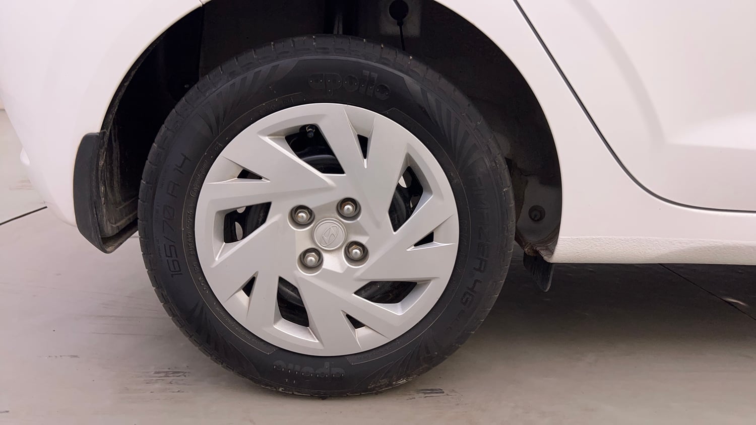 Used 2026 Hyundai Grand i10 Nios Magna 1.2 Kappa Petrol Manual tyres RIGHT REAR TYRE RIM VIEW