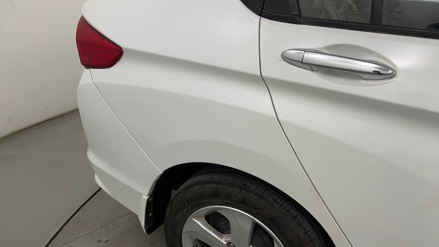 Used 2015 Honda City VX CVT Petrol Automatic dents MINOR SCRATCH