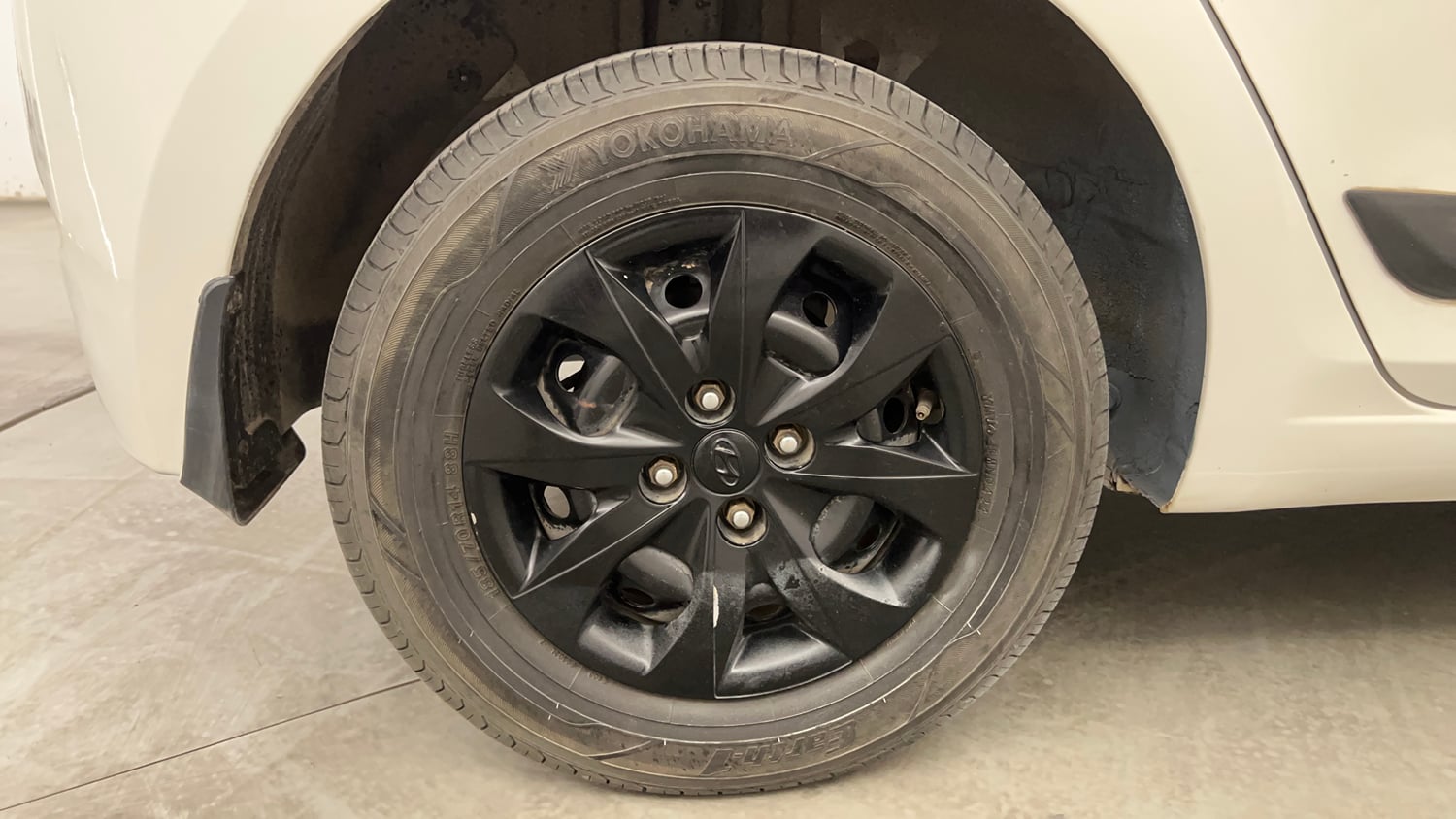 Used 2016 Hyundai Elite i20 Magna 1.2 Petrol Manual tyres RIGHT REAR TYRE RIM VIEW