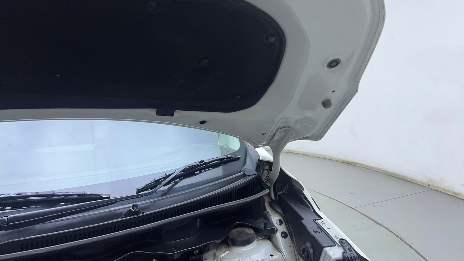 Used 2023 Maruti Suzuki XL6 Zeta AT Petrol Petrol Automatic engine ENGINE LEFT SIDE HINGE & APRON VIEW