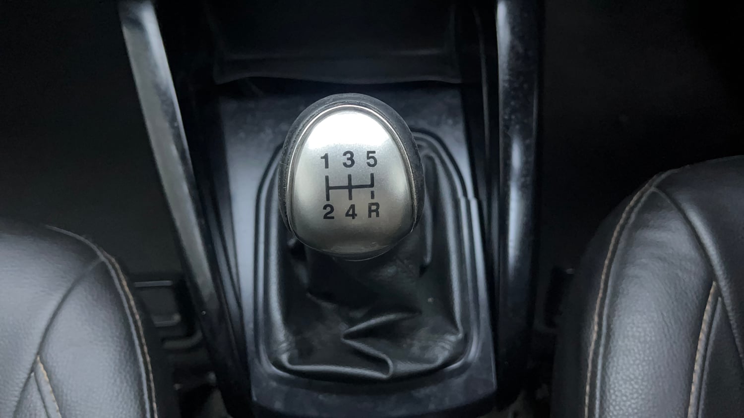 Used 2017 Ford EcoSport Titanium 1.5L Ti-VCT Petrol Manual interior GEAR  KNOB VIEW