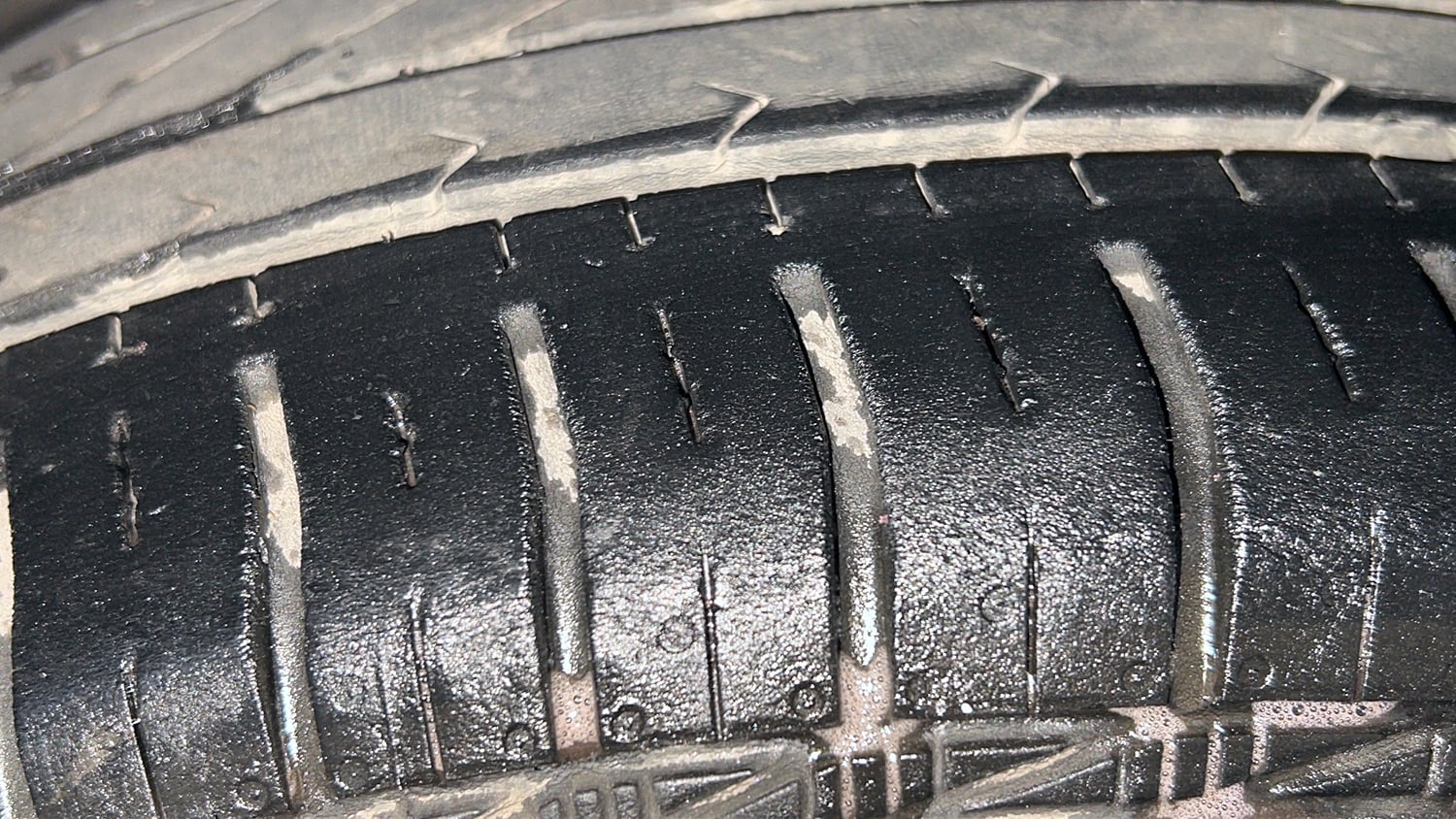 Used 2016 Maruti Suzuki Celerio ZXi AMT Petrol Automatic tyres RIGHT FRONT TYRE TREAD VIEW