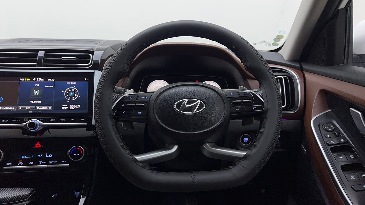 Used 2024 Hyundai Alcazar Platinum (O) 7 Seater 1.5 Diesel AT Diesel Automatic interior STEERING VIEW