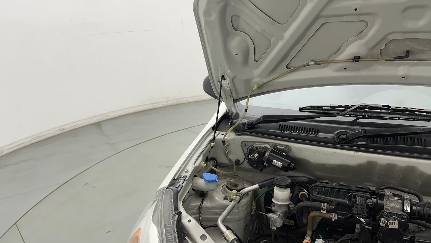 Used 2016 Maruti Suzuki Alto 800 VXi Petrol Manual engine ENGINE RIGHT SIDE HINGE & APRON VIEW