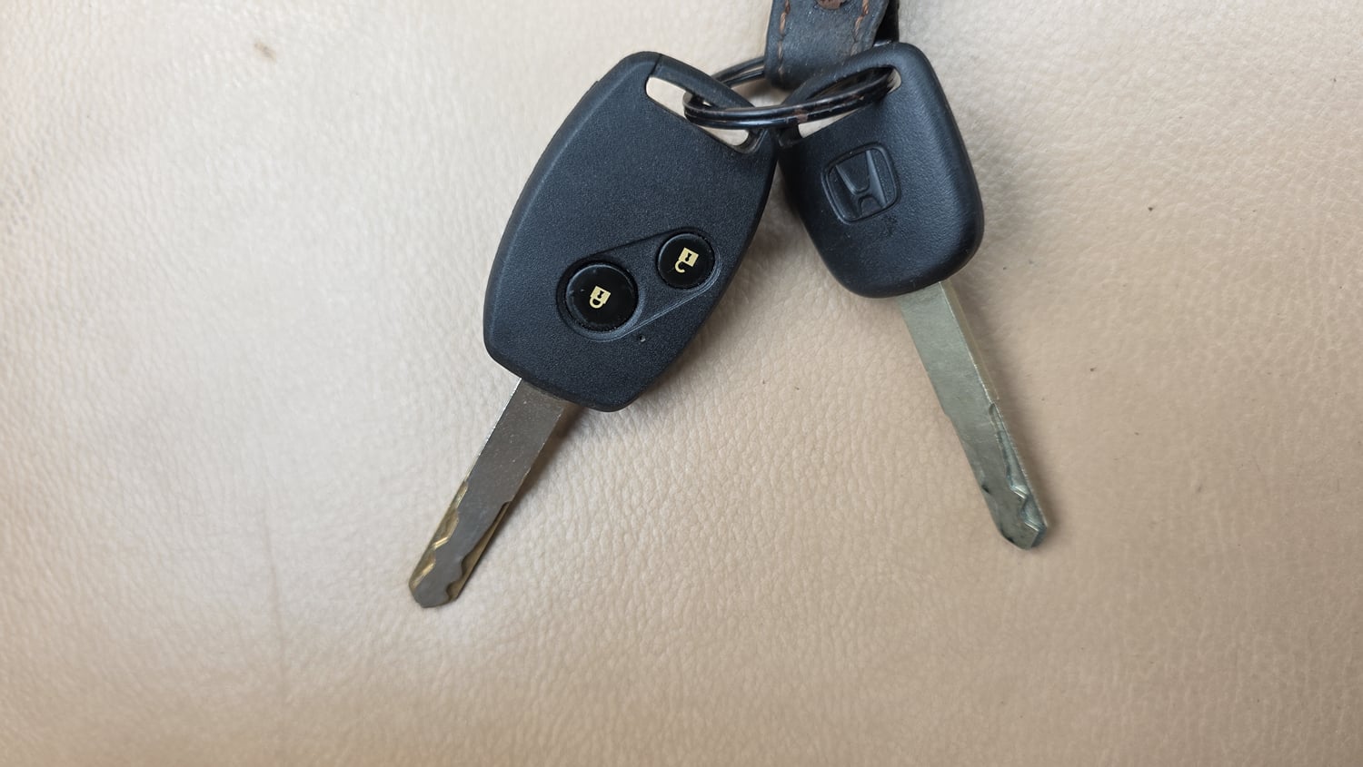 Used 2015 Honda Brio VX AT Petrol Automatic extra CAR KEY VIEW