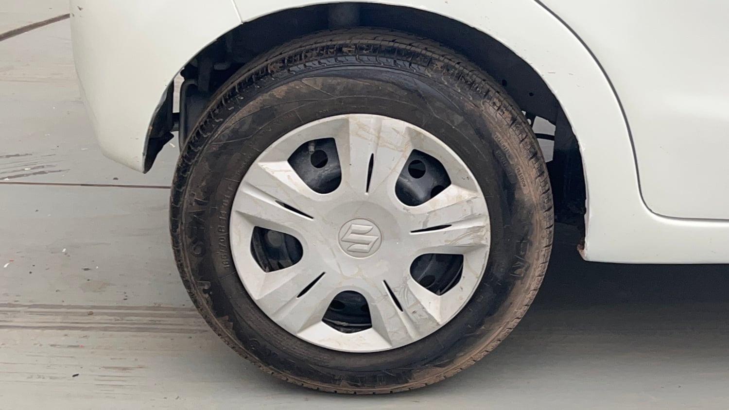 Used 2015 Maruti Suzuki Celerio ZXi AMT Petrol Automatic tyres RIGHT REAR TYRE RIM VIEW