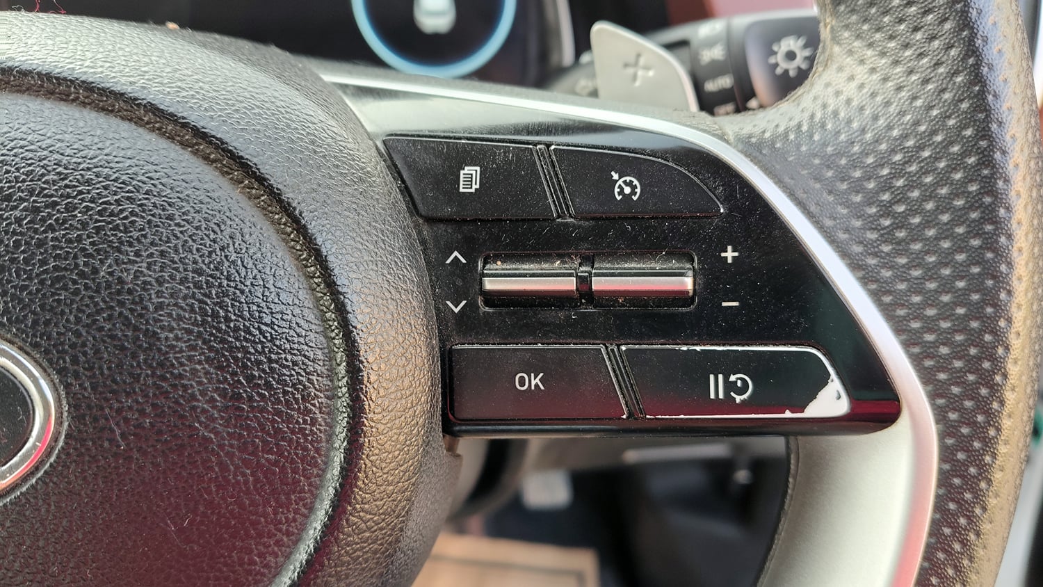 Used 2022 Hyundai Alcazar Signature (O) 6 STR 1.5 Diesel AT Diesel Automatic top_features Cruise control