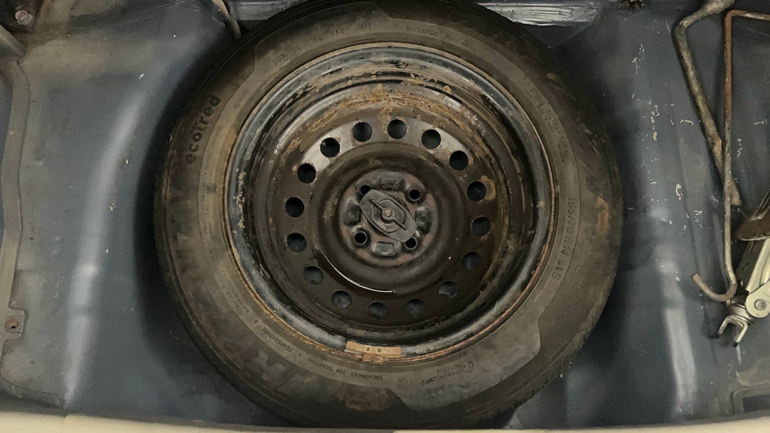 Used 2015 Maruti Suzuki Celerio ZXi AMT Petrol Automatic tyres SPARE TYRE VIEW