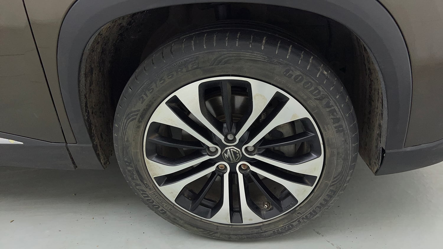 Used 2023 MG Motors Hector Sharp Pro 1.5 Turbo Petrol MT Petrol Manual tyres RIGHT FRONT TYRE RIM VIEW