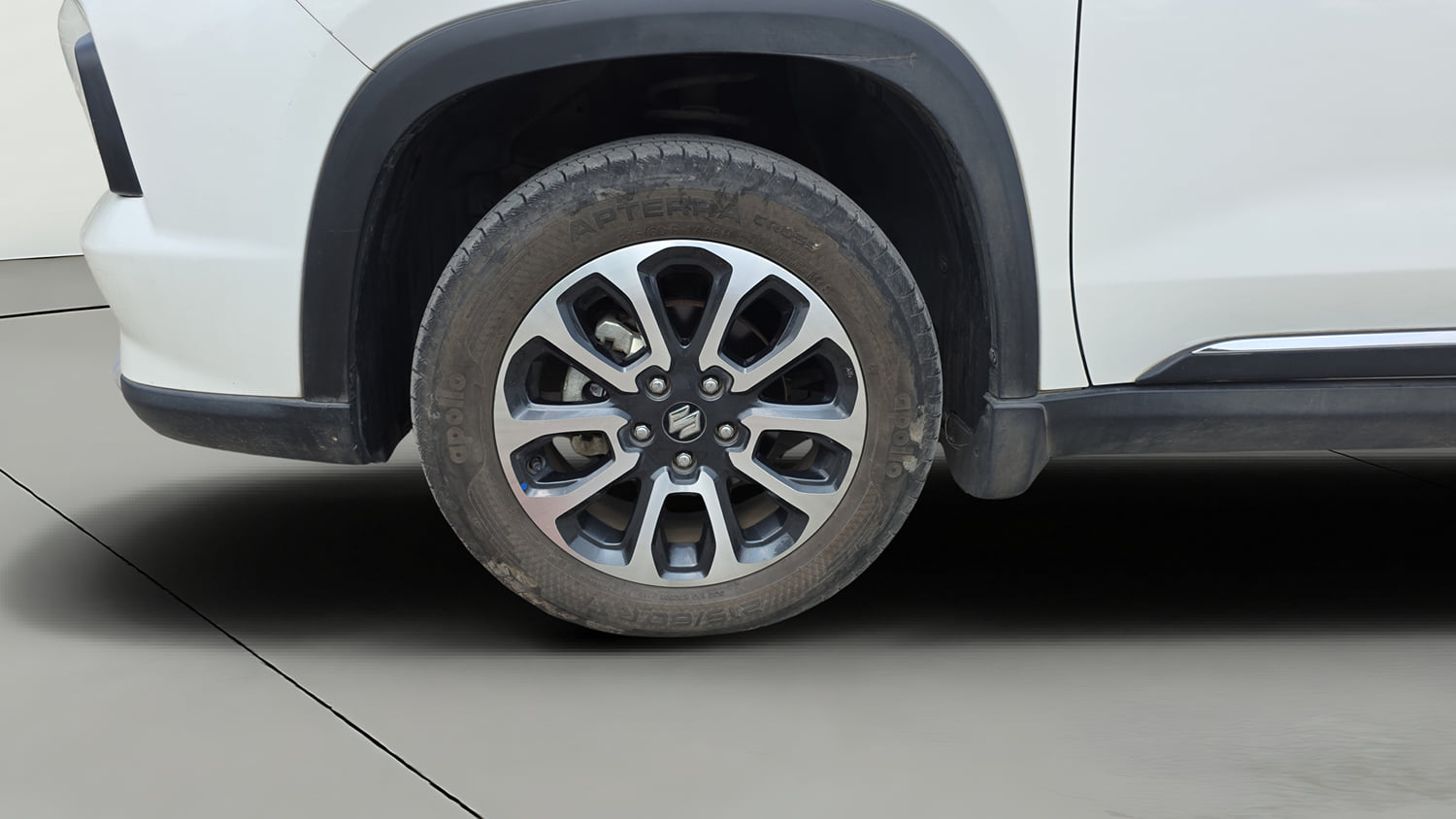 Used 2023 Maruti Suzuki Grand Vitara Zeta Smart Hybrid Petrol Manual tyres LEFT FRONT TYRE RIM VIEW