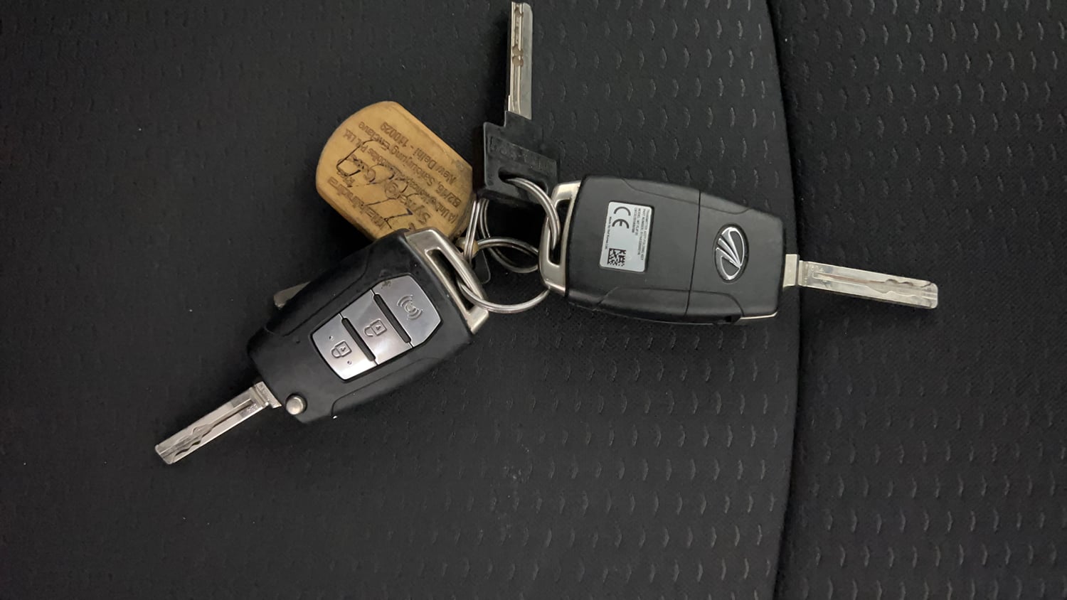 Used 2021 Mahindra XUV 300 W6 1.2 Petrol Petrol Manual extra CAR KEY VIEW