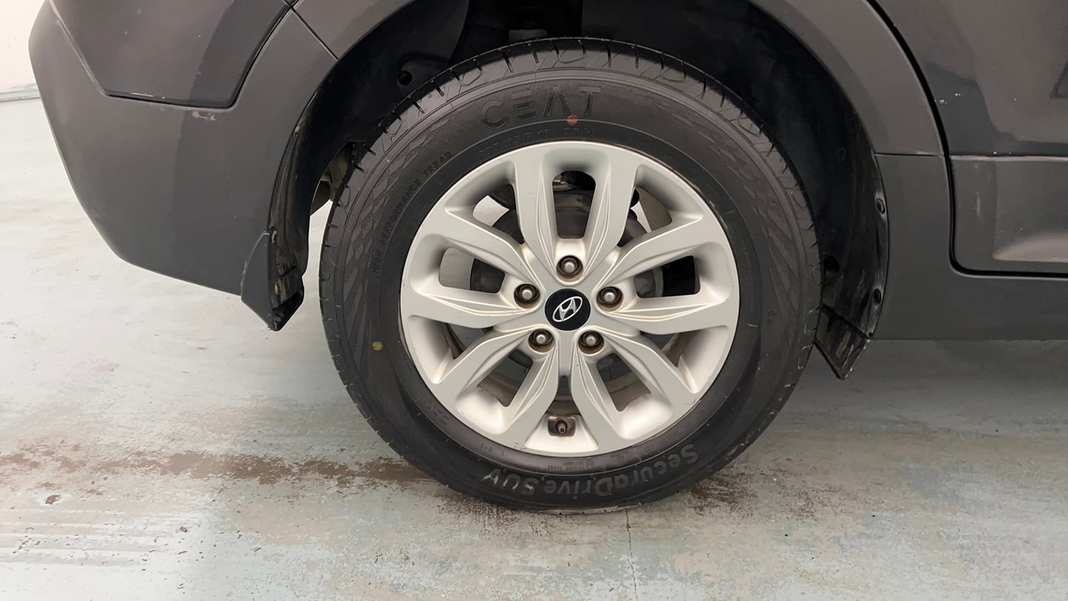 Used 2019 Hyundai Creta S 1.4 CRDi Diesel Manual tyres RIGHT REAR TYRE RIM VIEW