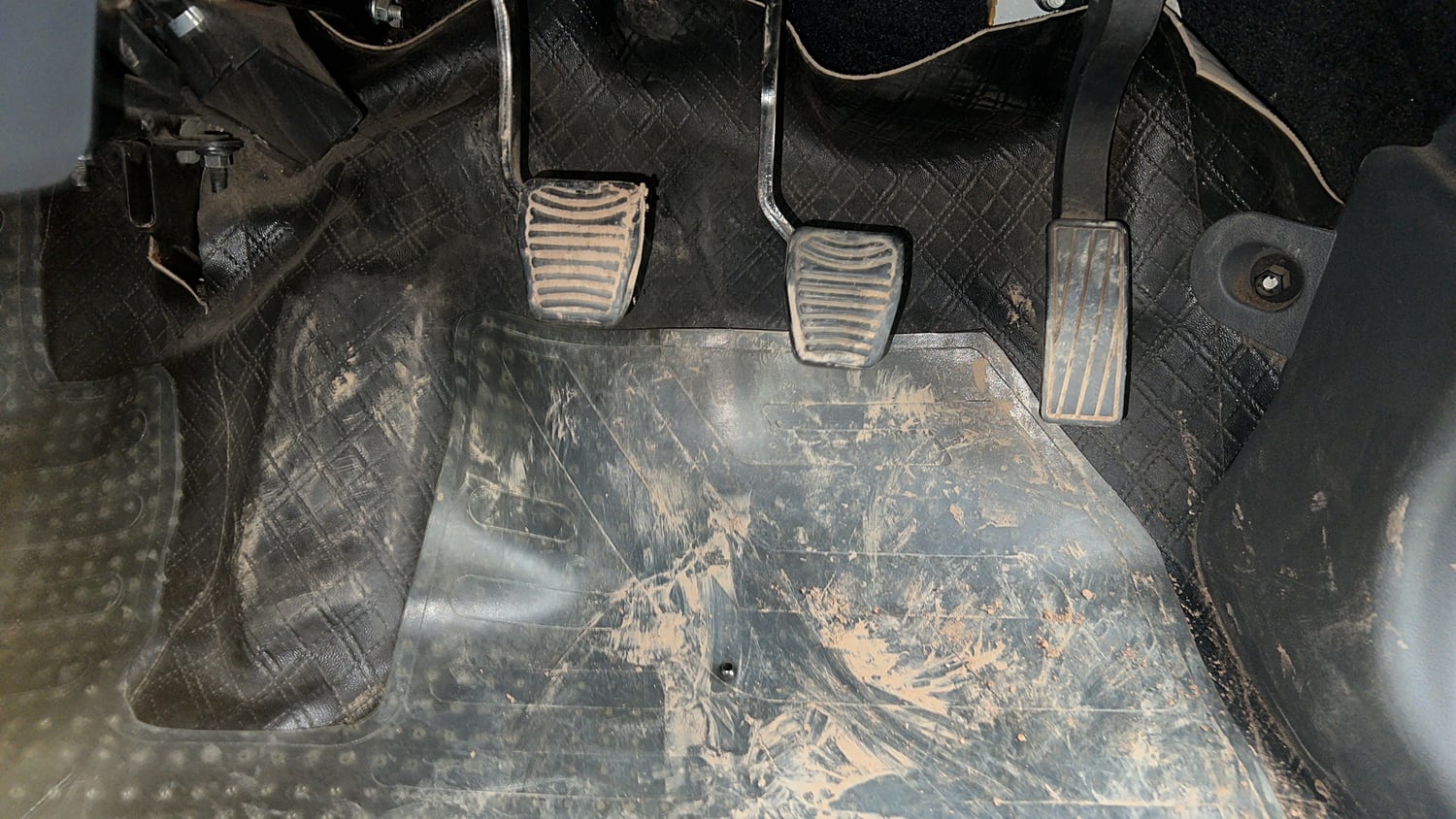 Used 2018 Mahindra KUV100 NXT K6 Plus 6 STR Petrol Manual interior PEDALS VIEW
