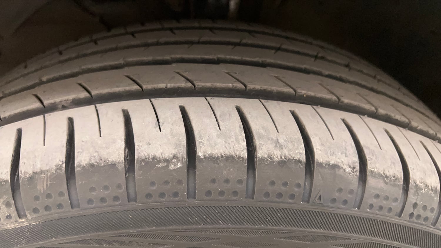 Used 2016 Maruti Suzuki Baleno Alpha 1.2 Petrol Manual tyres LEFT FRONT TYRE TREAD VIEW