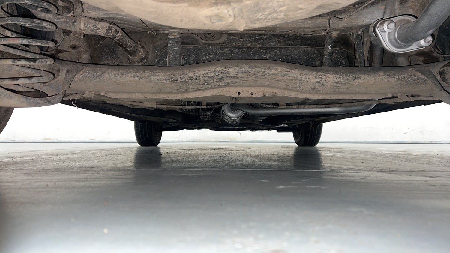 Used 2016 Honda Amaze 1.2 SX i-VTEC Petrol Manual extra REAR UNDERBODY VIEW (TAKEN FROM REAR)