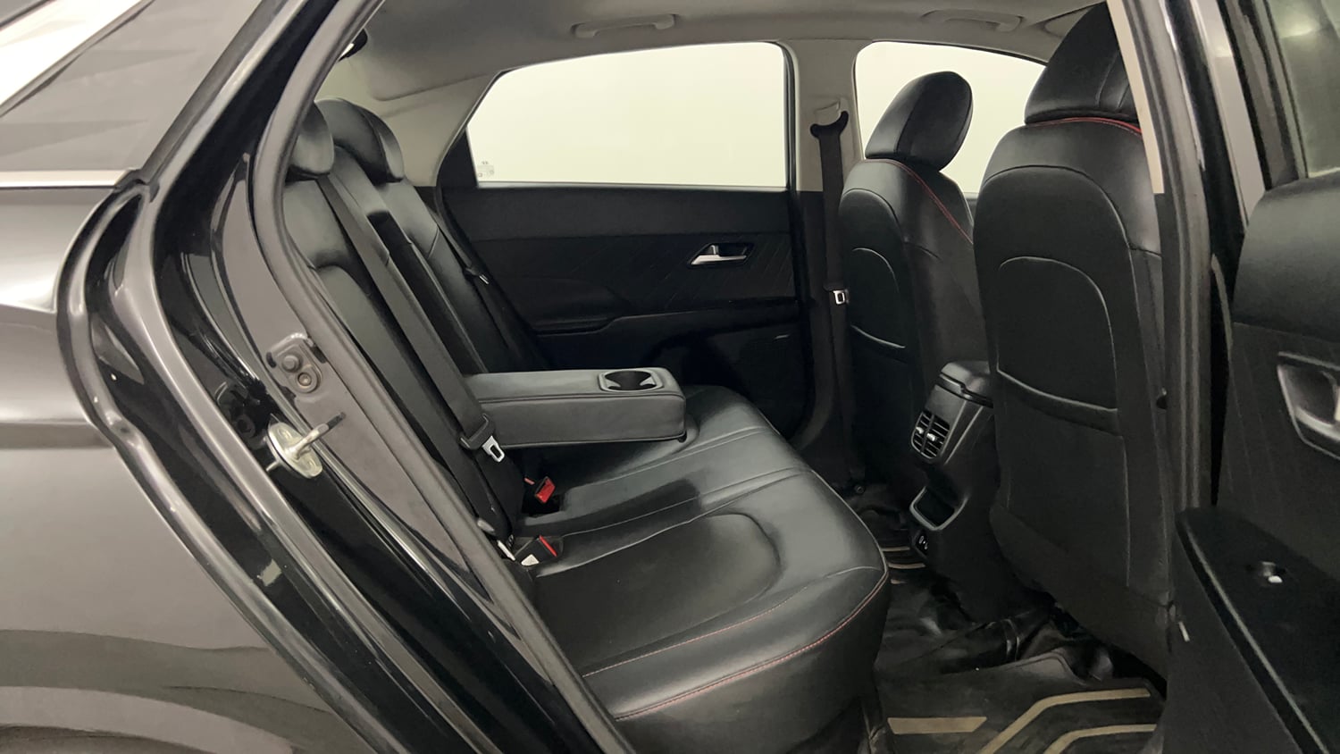 Used 2023 Hyundai Verna SX (O) 1.5 Turbo Petrol DCT Petrol Automatic interior RIGHT SIDE REAR DOOR CABIN VIEW