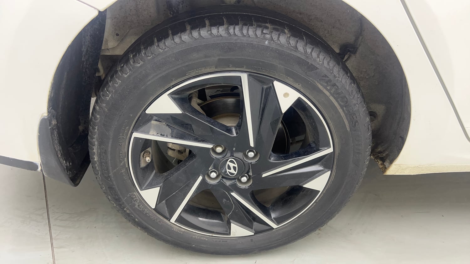 Used 2021 Hyundai Verna SX (O) 1.0 Turbo DCT Petrol Automatic tyres RIGHT REAR TYRE RIM VIEW