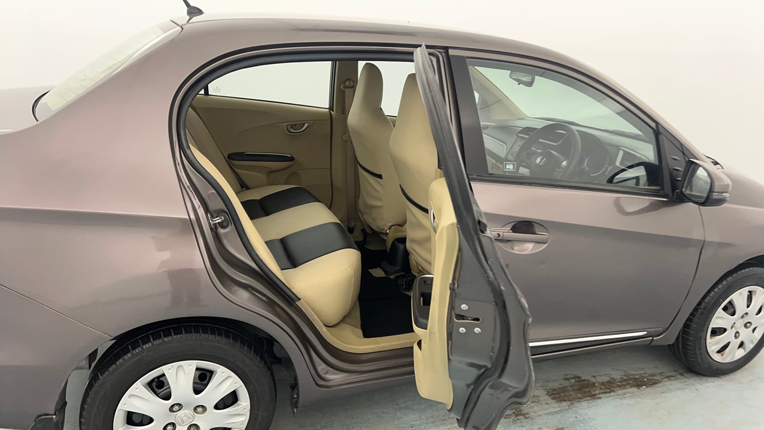 Used 2016 Honda Amaze 1.2 SX i-VTEC Petrol Manual interior RIGHT SIDE REAR DOOR CABIN VIEW