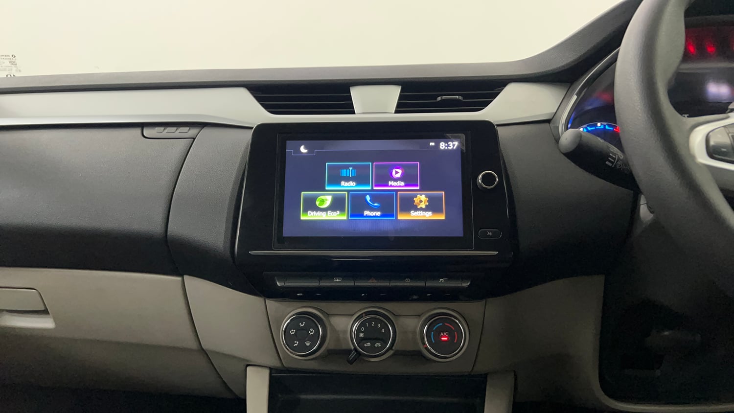 Used 2023 Renault Triber RXZ Petrol Manual interior MUSIC SYSTEM & AC CONTROL VIEW