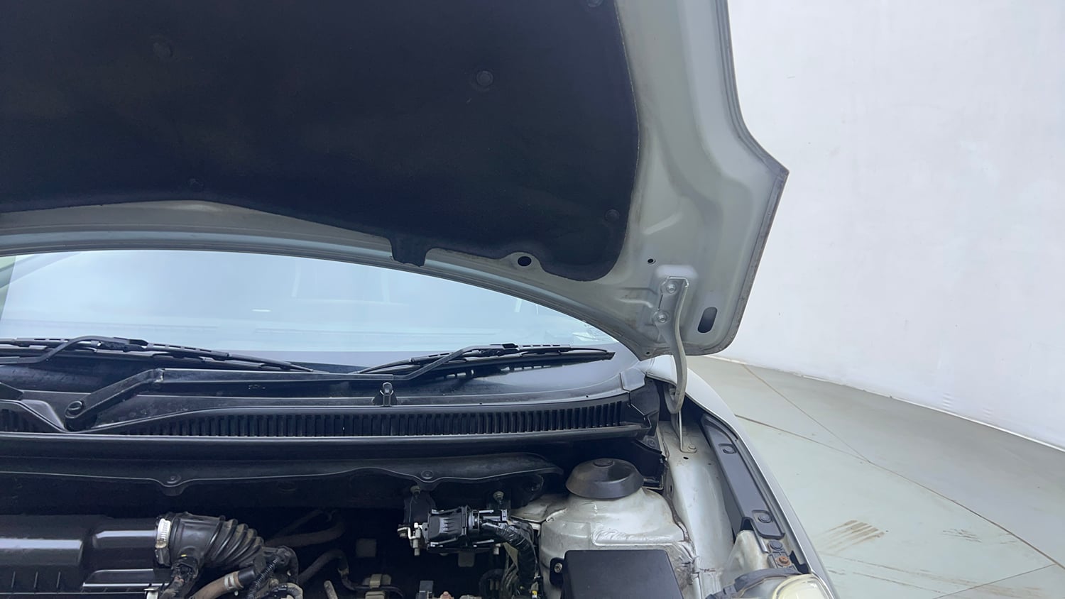 Used 2018 Maruti Suzuki Baleno Delta 1.2 Petrol Manual engine ENGINE LEFT SIDE HINGE & APRON VIEW