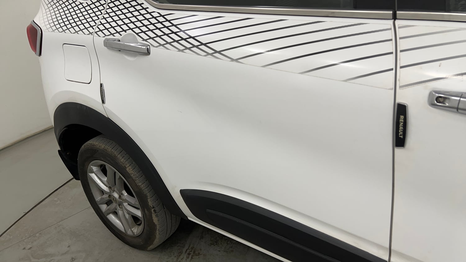 Used 2023 Renault Triber RXZ Petrol Manual dents MINOR SCRATCH