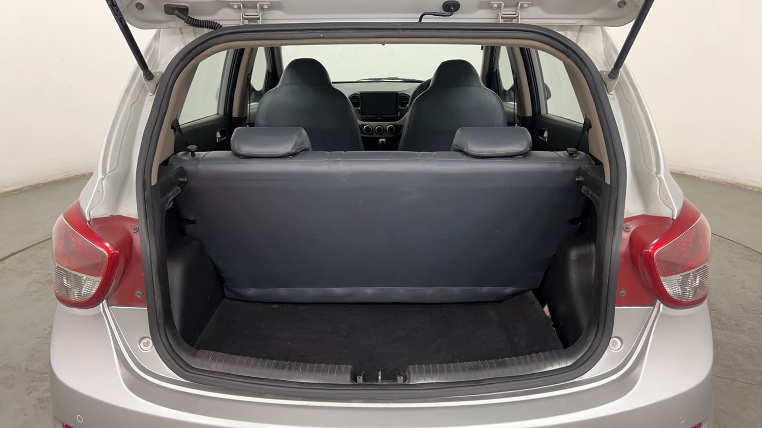 Used 2016 Hyundai Grand i10 Asta AT 1.2 Kappa VTVT Petrol Automatic interior DICKY INSIDE VIEW