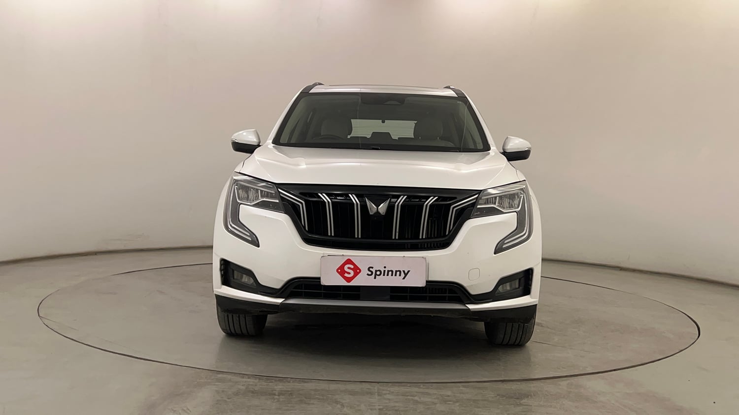Used 2024 Mahindra XUV700 AX7 Diesel MT 7 STR Diesel Manual exterior FRONT VIEW