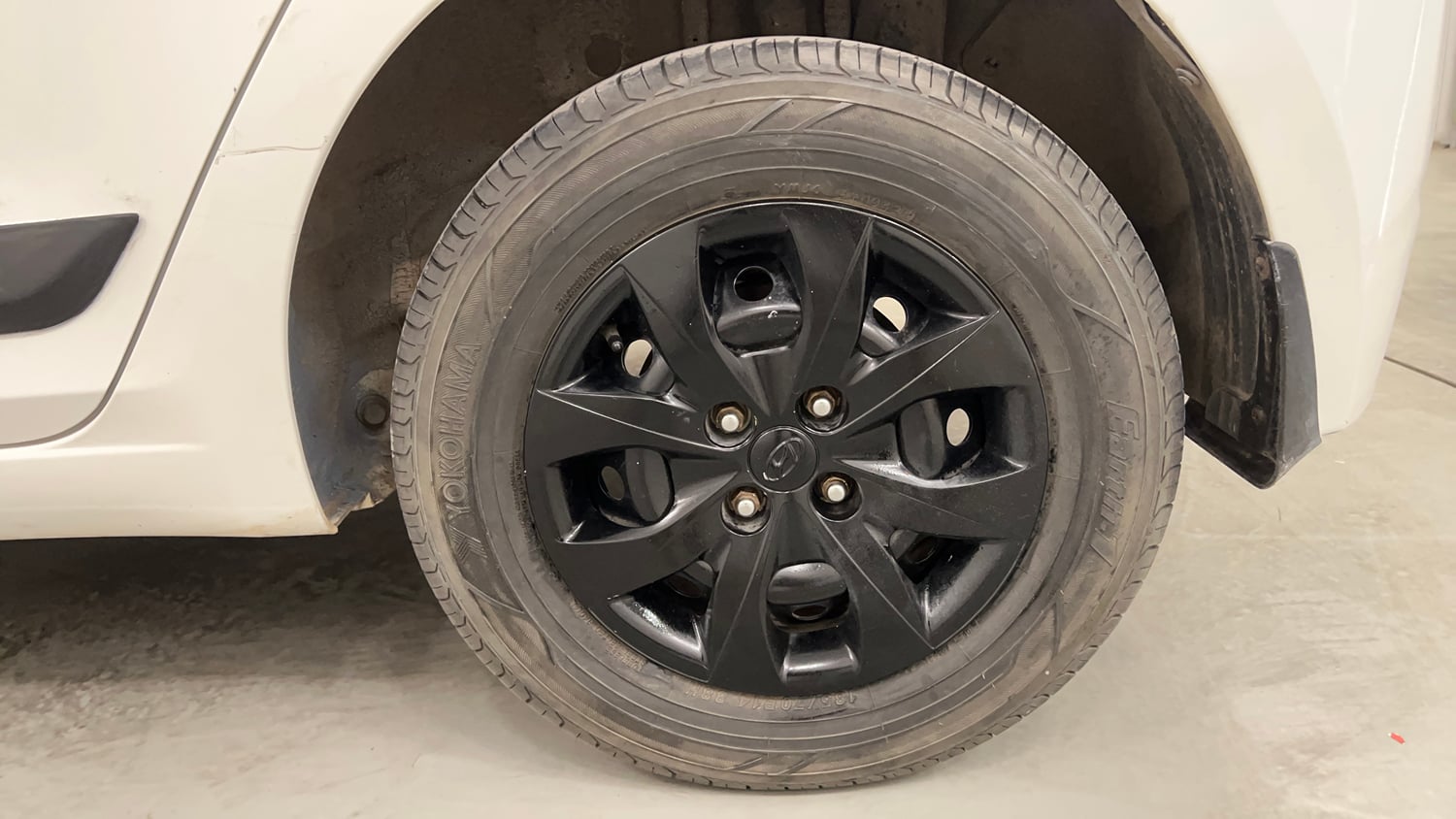 Used 2016 Hyundai Elite i20 Magna 1.2 Petrol Manual tyres LEFT REAR TYRE RIM VIEW