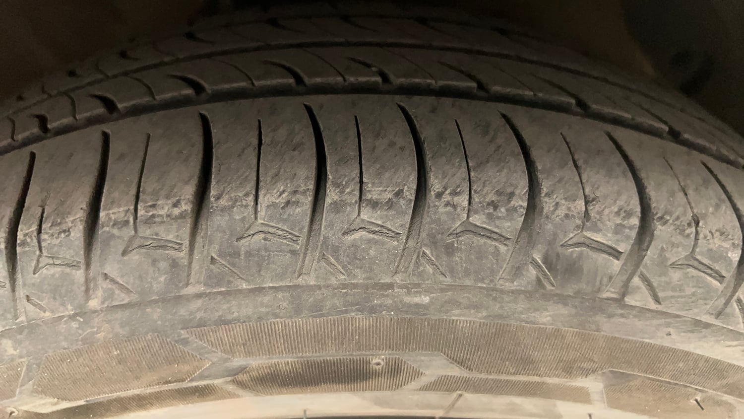 Used 2018 Hyundai Grand i10 Magna 1.2 Kappa VTVT Petrol Manual tyres RIGHT FRONT TYRE TREAD VIEW