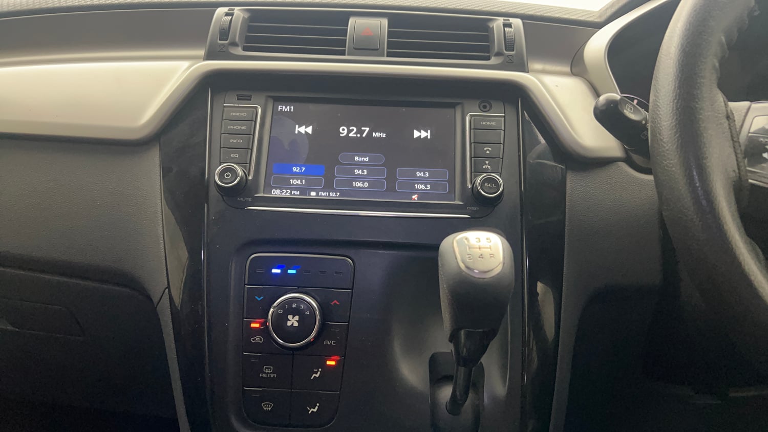 Used 2018 Mahindra KUV100 NXT K6 Plus 6 STR Petrol Manual interior MUSIC SYSTEM & AC CONTROL VIEW