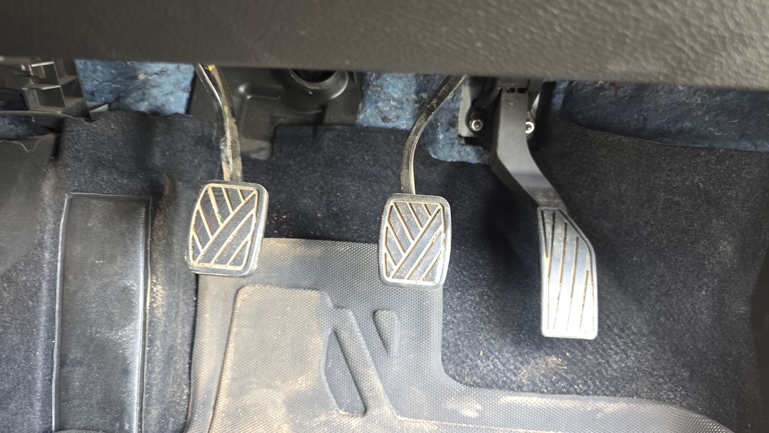 Used 2023 Maruti Suzuki Grand Vitara Zeta Smart Hybrid Petrol Manual interior PEDALS VIEW