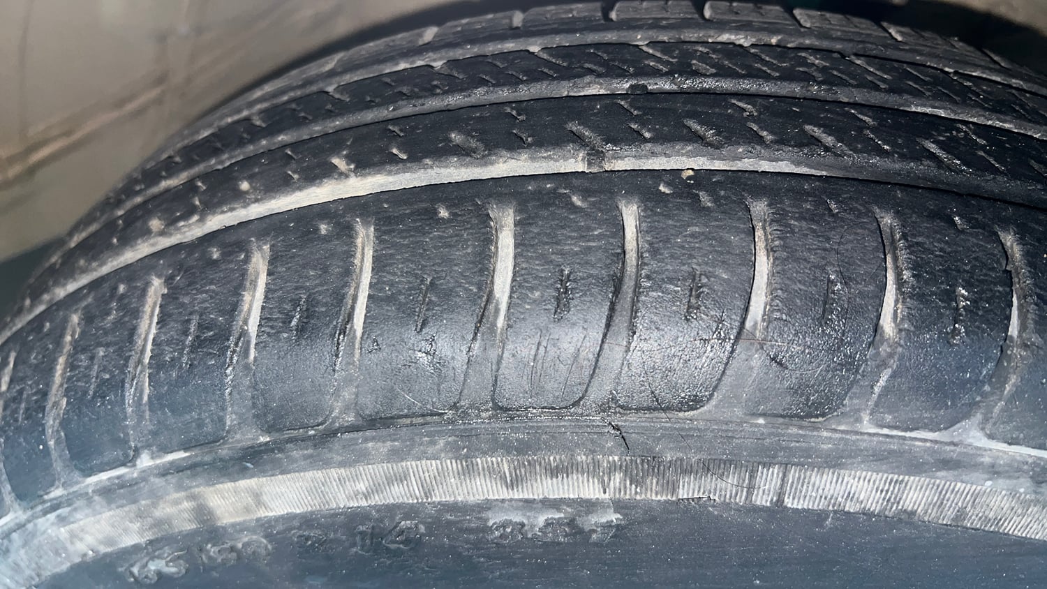 Used 2021 Maruti Suzuki Swift VXi Petrol Manual tyres RIGHT FRONT TYRE TREAD VIEW