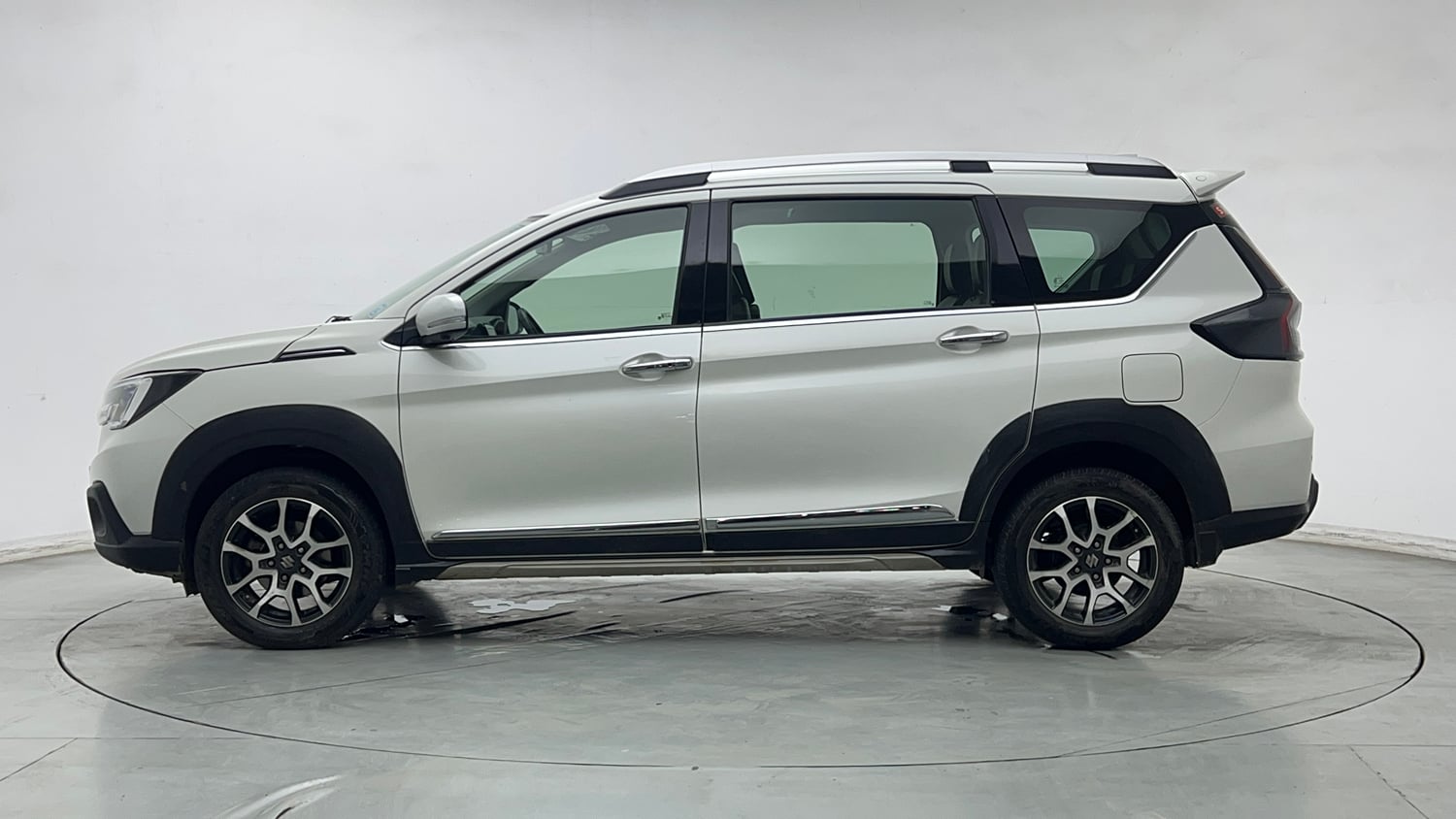 Used 2023 Maruti Suzuki XL6 Alpha Plus MT Petrol Petrol Manual exterior LEFT SIDE VIEW