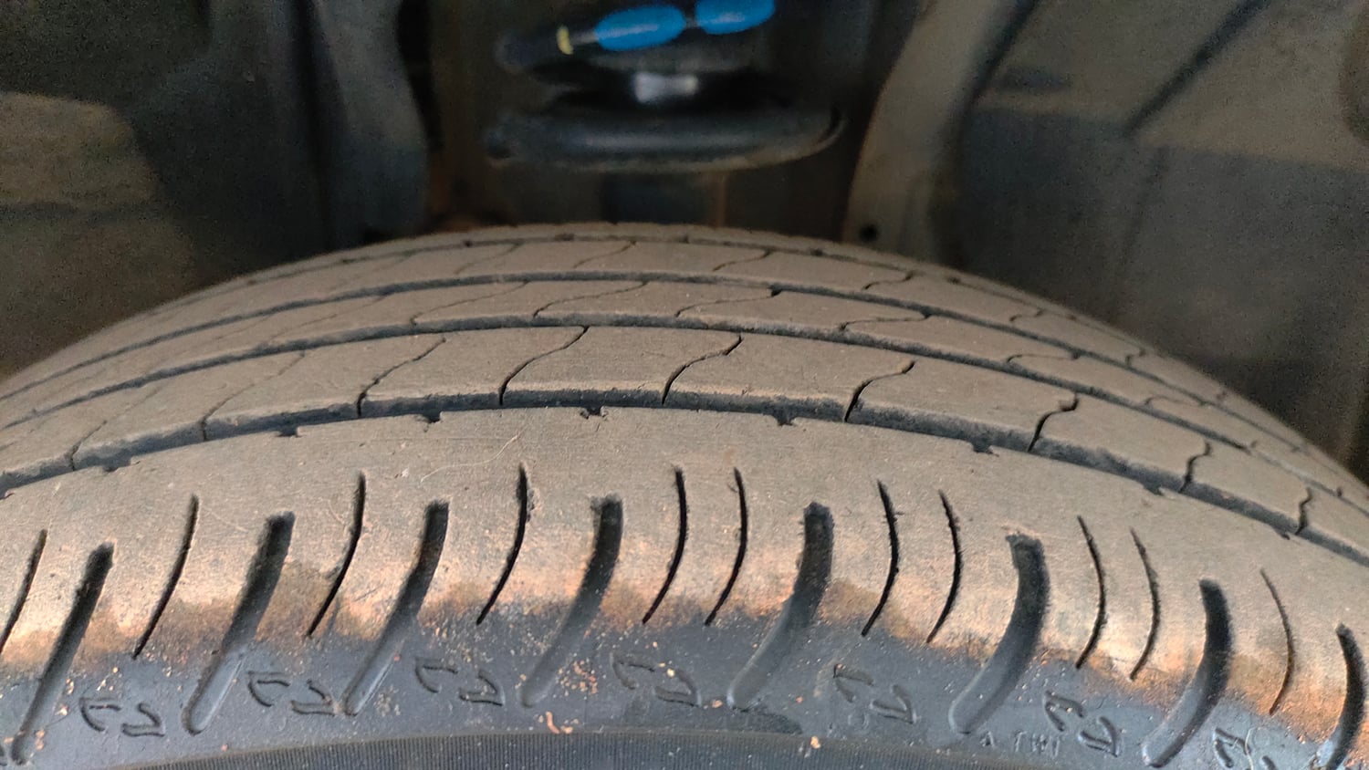 Used 2024 Renault Kiger RXE Petrol Manual tyres RIGHT FRONT TYRE TREAD VIEW
