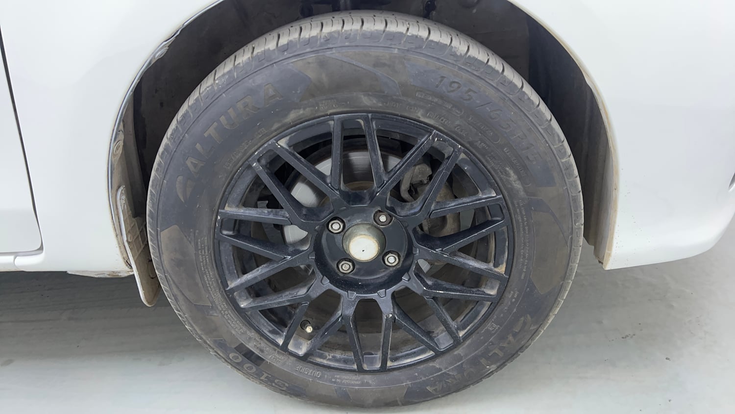 Used 2017 Toyota Etios Liva GXD Diesel Manual tyres RIGHT FRONT TYRE RIM VIEW