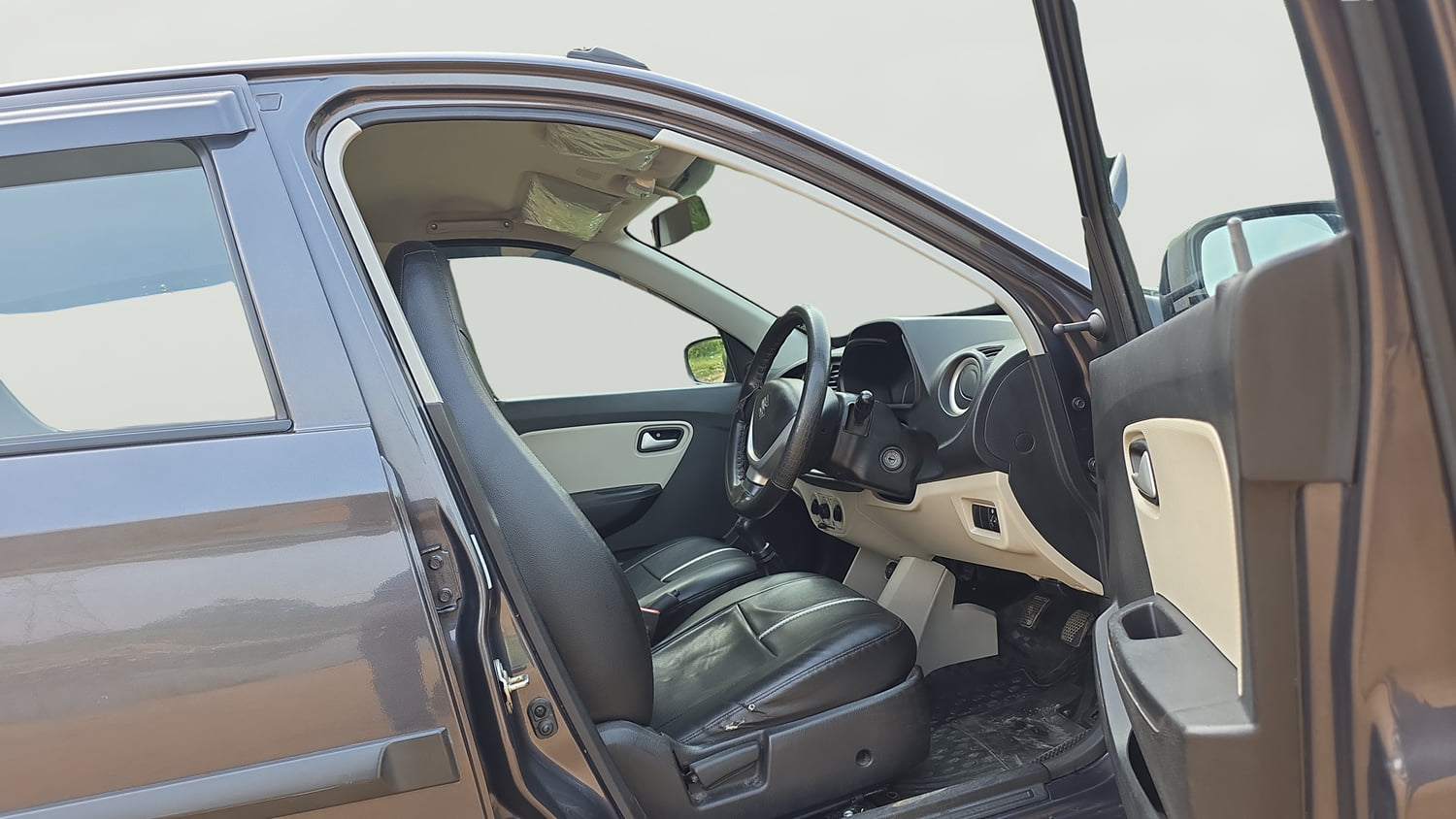Used 2022 Maruti Suzuki Alto 800 Vxi Plus Petrol Manual interior RIGHT SIDE FRONT DOOR CABIN VIEW
