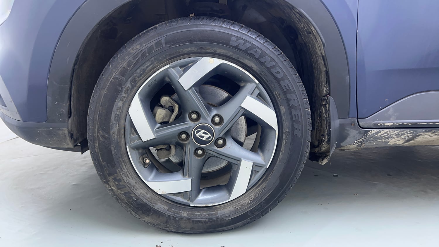 Used 2021 Hyundai Venue SX Plus 1.0 Turbo DCT Petrol Automatic tyres LEFT FRONT TYRE RIM VIEW