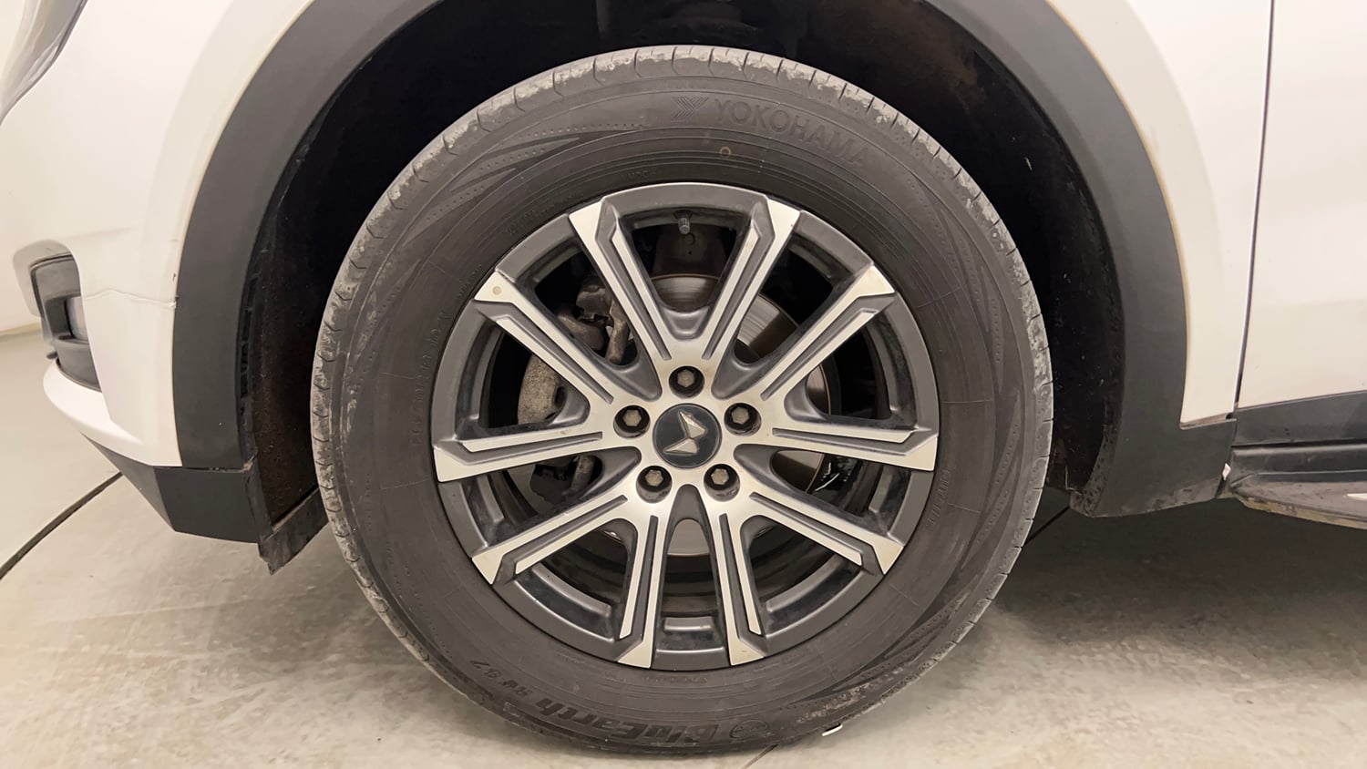 Used 2024 Mahindra XUV700 AX7 Diesel MT 7 STR Diesel Manual tyres LEFT FRONT TYRE RIM VIEW