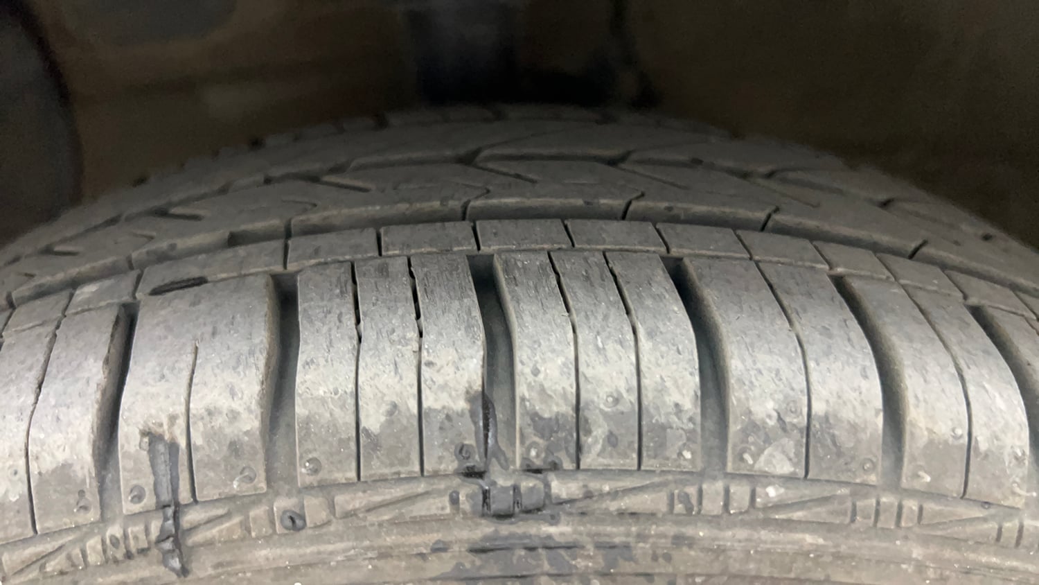 Used 2016 Hyundai Grand i10 Asta AT 1.2 Kappa VTVT Petrol Automatic tyres LEFT FRONT TYRE TREAD VIEW