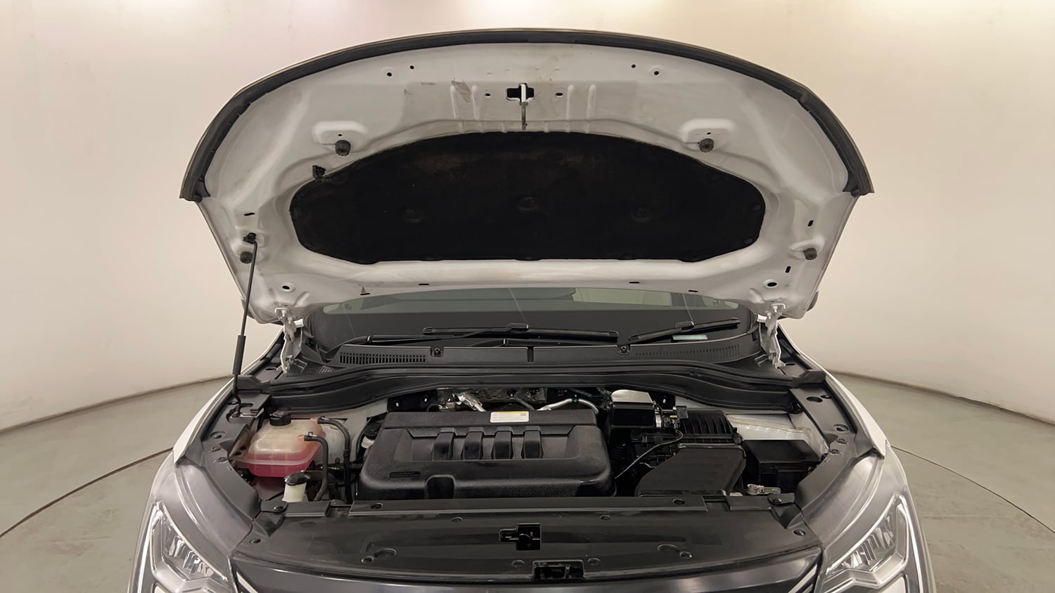 Used 2024 Mahindra XUV700 AX7 Diesel MT 7 STR Diesel Manual engine ENGINE & BONNET OPEN FRONT VIEW