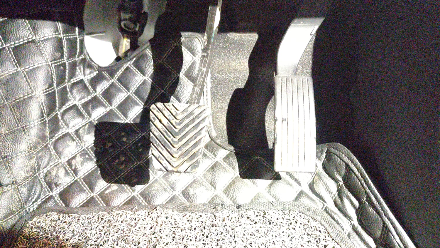 Used 2023 Kia Sonet HTX 1.0 iMT Petrol Manual interior PEDALS VIEW