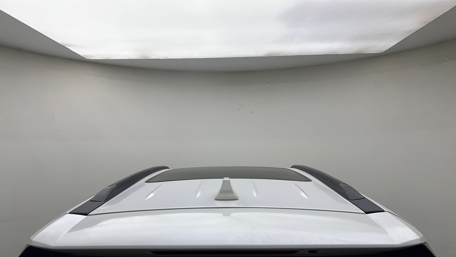 Used 2022 Mahindra XUV700 AX 5 Petrol MT 7 STR Petrol Manual exterior EXTERIOR ROOF VIEW