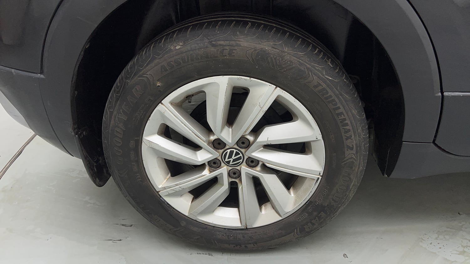 Used 2022 Volkswagen Taigun Highline 1.0 TSI AT Petrol Automatic tyres RIGHT REAR TYRE RIM VIEW