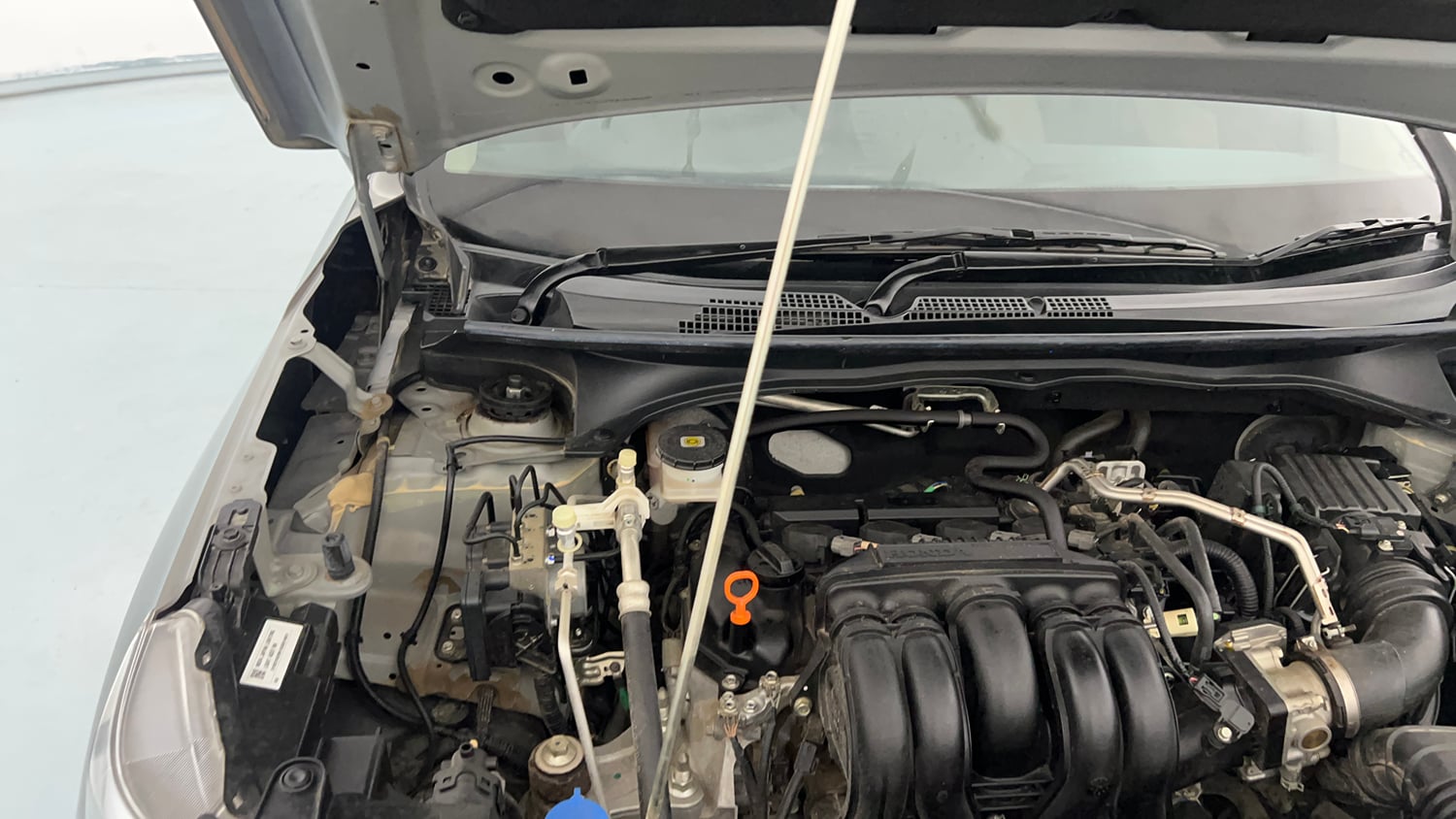 Used 2024 Honda Elevate VX CVT Petrol Automatic engine ENGINE RIGHT SIDE HINGE & APRON VIEW
